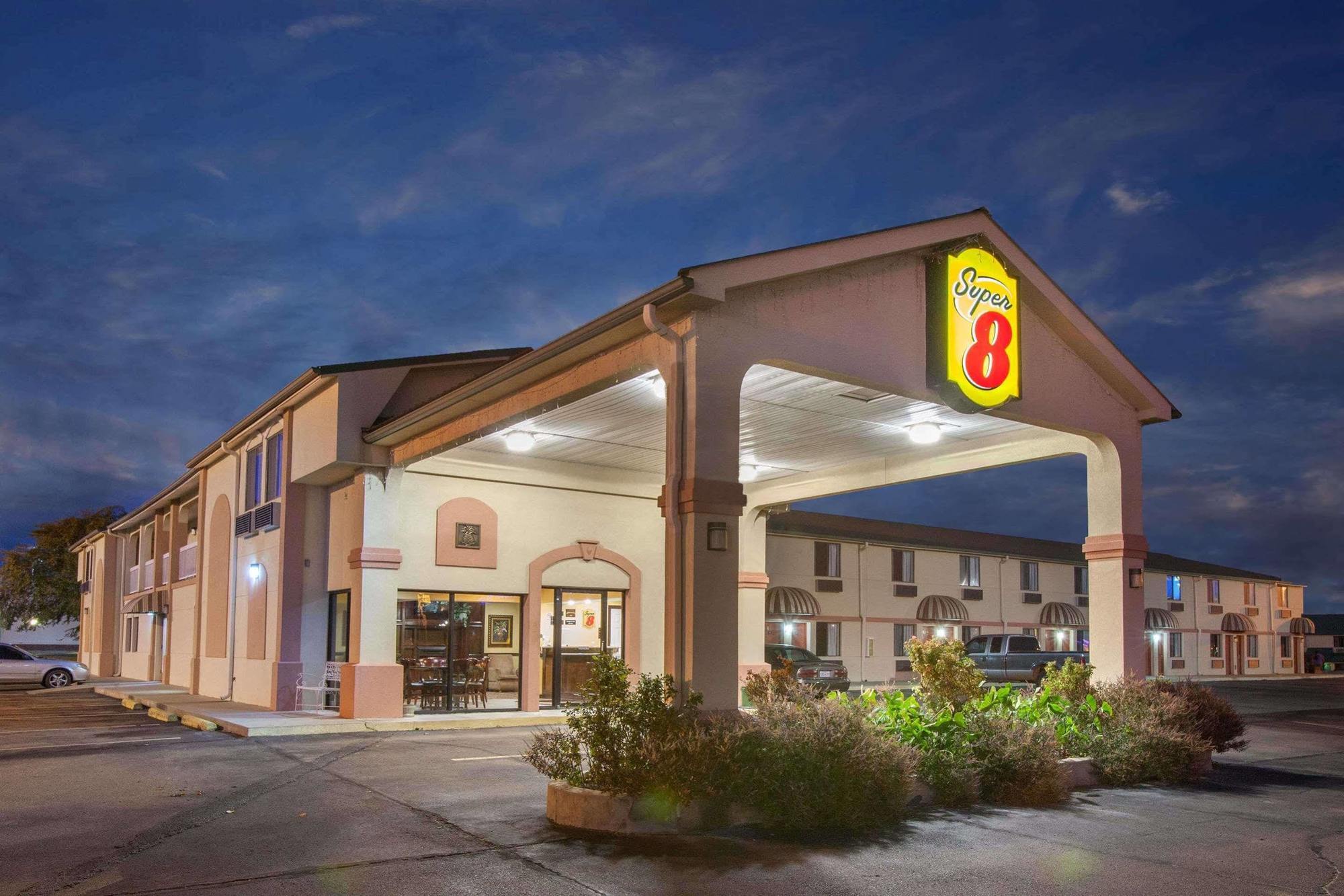 Super 8 By Wyndham Sallisaw Buitenkant foto